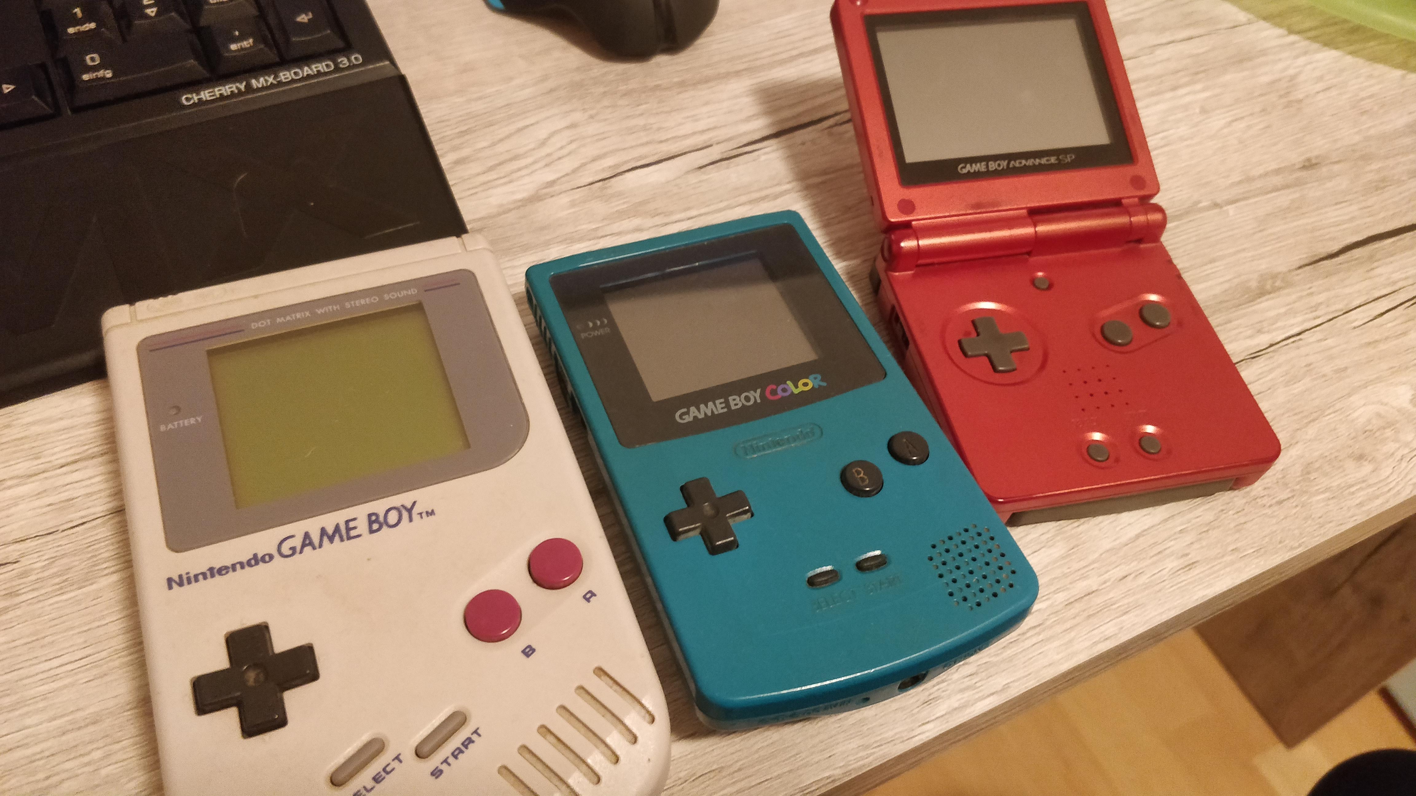 Opening up old Gameboys - Carsten's Blog